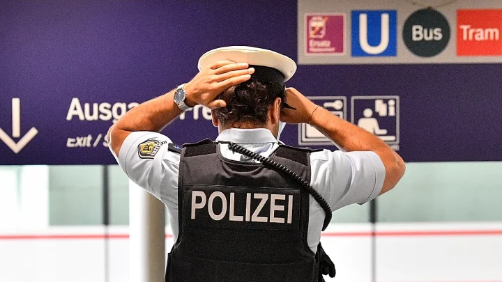 ‘Crime hotspots’: how to tackle knife attacks and other violence at German stations?