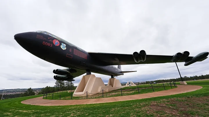 B-52 bomber crashes at Edwards Air Force Base in California