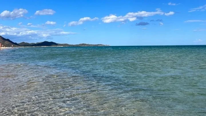 Sardinia: beach shade banned for adults, allowed only for children and over-65s
