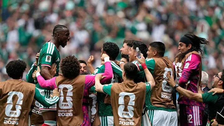 Mexico beats South Africa and Czechia loses to South Korea in World Cup opening matches
