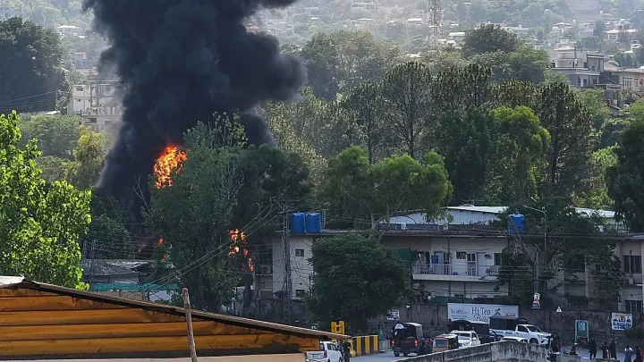 Pakistan army helicopter crashes in Kashmir after technical fault, killing all on board