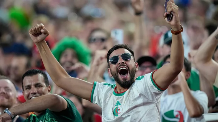 Video. Algerians celebrate as dramatic draw seals World Cup knockout spot