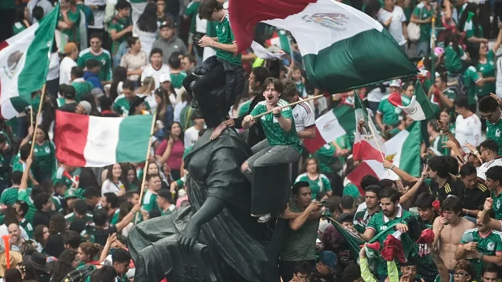 Video. Mexico fans celebrate World Cup win over South Africa