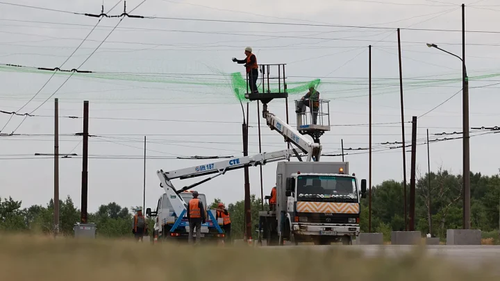 Russian strikes on eastern Ukraine kill three and injure 22