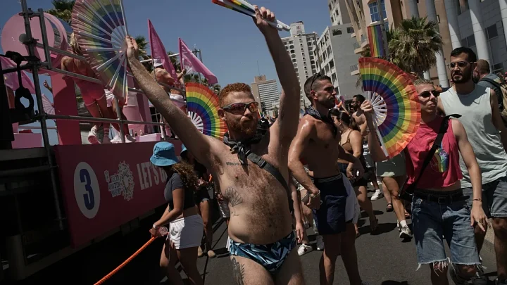 Video. Israel: Tel Aviv pride marchers push for LGBTQ+ equality amid tensions and war