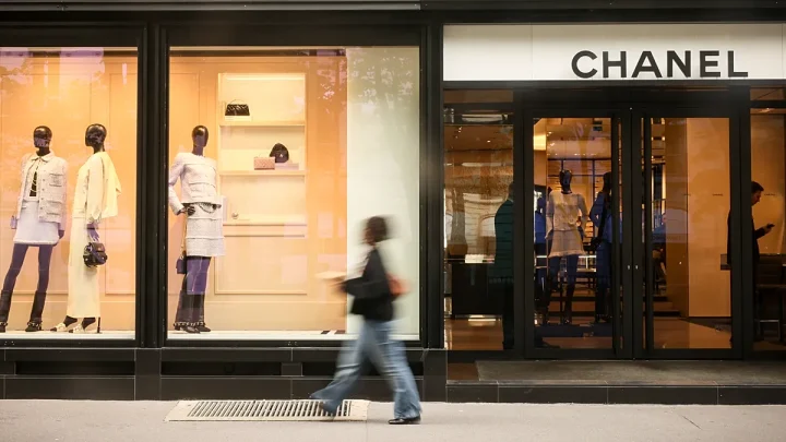 Italian police conduct raids on several luxury brands in labour abuse probe