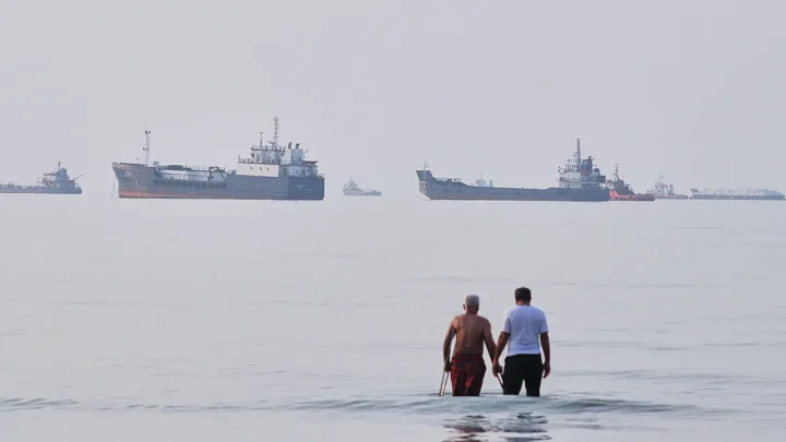 Oil prices extend run higher as fighting flares in the Middle East