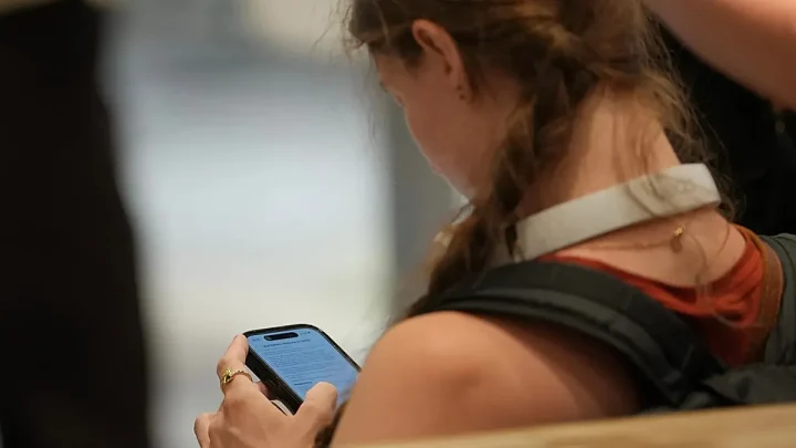 UK unveils plans for voluntary overnight social media curfew for older teens