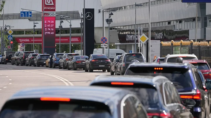 Russia’s petrol crisis worsens as citizens feel the bite of Moscow’s war in Ukraine