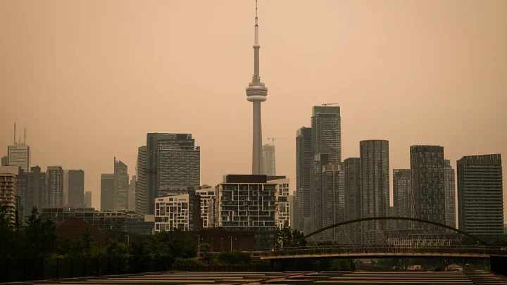 Video. Toronto choked by wildfire smoke, records world’s worst air quality