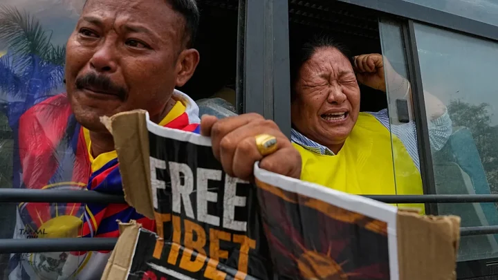 Video. Tibetan activists detained outside Chinese Embassy in New Delhi