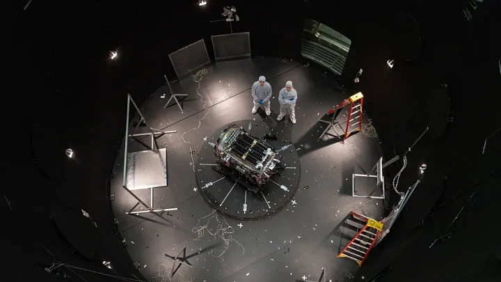NASA sends robot into orbit to stop telescope crashing to Earth