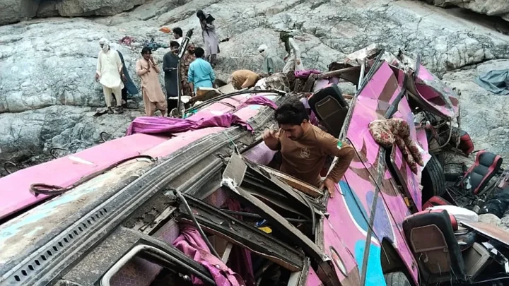 Overcrowded bus plunges into ravine in southwest Pakistan, killing 40 passengers